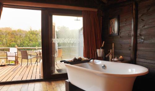 Apkārtne, Serena Mivumo River Lodge in Logeloge
