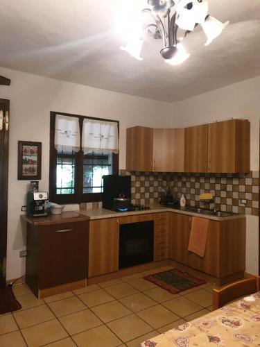 virtuve, Azienda agricola Affittacamere S'Ispinalba di Laura Pitzolu in Norbello