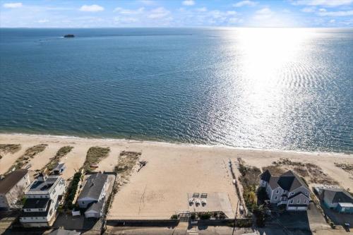 Barnacle Bay Beach House in Westbrook 