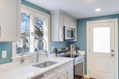Barnacle Bay Beach House in Westbrook 