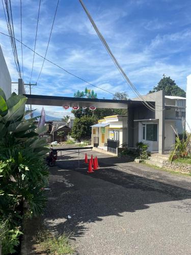 Фасада на хотела, Homestay Rancabango A4 Garut in Tarogong Kaler