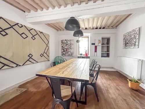 Храна и напитки, Maison 200m2 Grand Jardin & Parking in Bougé-Chambalud
