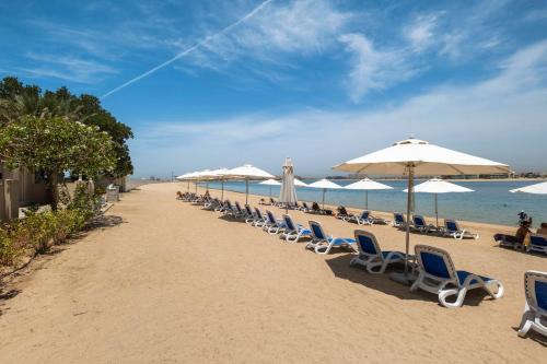 Vogue Luxury Three Bedroom and Kids Room at Grandeur Residence, Huge Private Sea-View Terrace, Private Beach Access, Get 30 percents off Zabeel Saray Dining, Dubaj (zdjęcie 2)