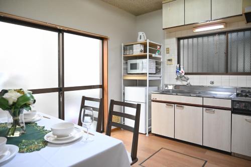 Two bathrooms, two toilets 6 mins walking distance from Keisei Takasago Station