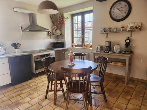 Gite rural La petite Belgique - Lamécourt - 12 personnes - 6 chambres (Gite rural La petite Belgique - Lamecourt - 12 personnes - 6 chambres) in เซด็อง