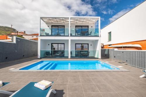 Удобства, Luxury Seafront Escape I in Canical