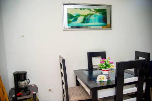 2 Bed Apt Sleeps 5 - WiFi Parking Balcony in 波纳穆萨迪