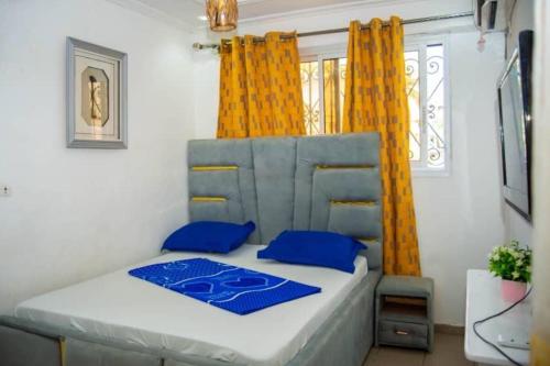 2 Bed Apt Sleeps 5 - WiFi Parking Balcony in 波纳穆萨迪