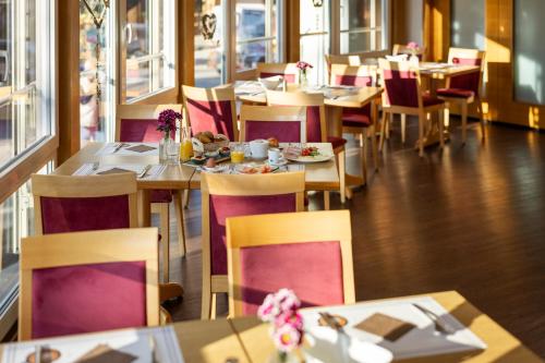 طعام و مشروبات, Hotel Rossle Berneck in التينستيج