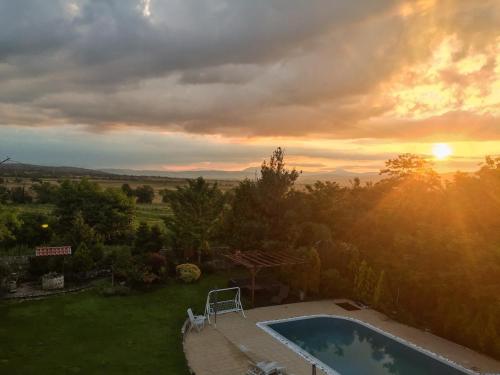 Villa Madera - Spacious House with Swimming Pool, Sauna and Pool Table in Panichishte
