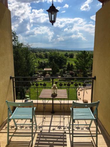 Villa Madera - Spacious House with Swimming Pool, Sauna and Pool Table in Panichishte