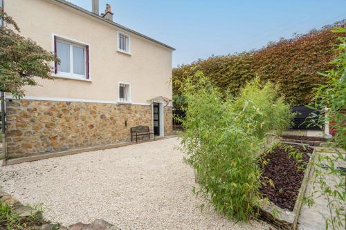 Kilátás, Home designed Especially for Groups in Vaires-sur-Marne