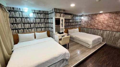 room detail thumbnail 1