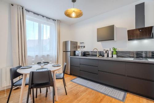 Home designed Especially for Groups in Vaires-sur-Marne