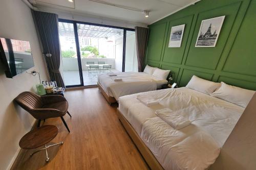 room detail thumbnail 0