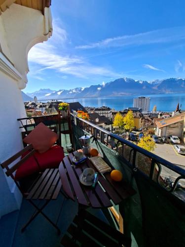 Terraza/balcón, Inspiration room, lake, mountains, balcony in Montreux city center in Montreux