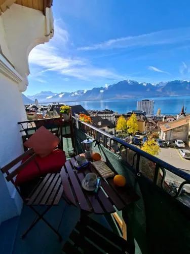 Inspiration room, lake, mountains, balcony in Montreux city center in Montreux, Schweiz