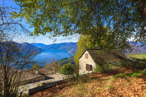 Haus unter der Buche in Locarno, Schweiz