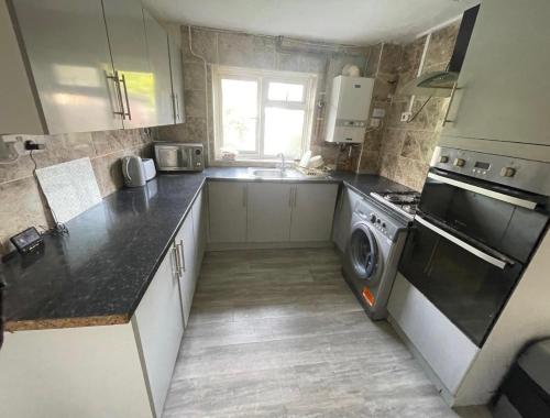 Spacious Double Room By Town Centre - Bendish