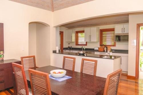 Tropical Escape1511 in Freetown