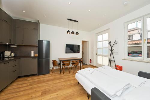 COZEE - Moderne Design-Apartments I Parkplatz I Ideal für München & Flughafen MUC (COZEE - Moderne Design-Apartments I Parkplatz I Ideal fur Munchen & Flughafen MUC) in Ismaning