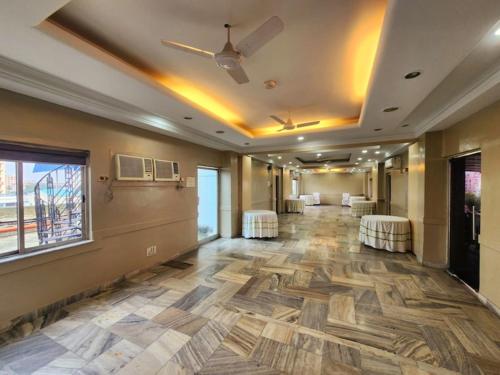 โรงแรมพาร์คพาเลซ (Hotel Park Palace) in กลกาตา