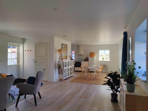 2 bedrooms, 2 beds