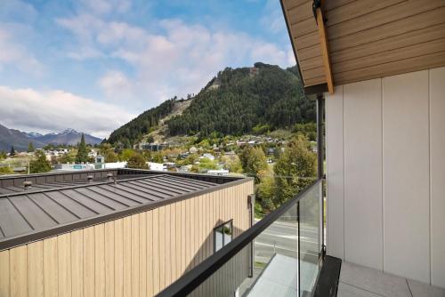 3 Bed Luxury Queenstown Apartment - image 14