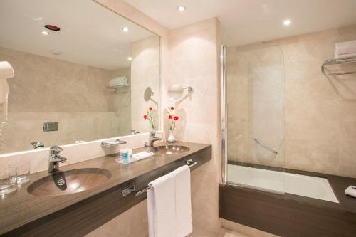 room detail thumbnail 2