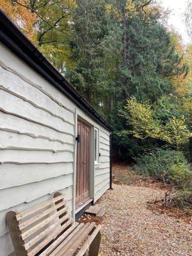 Woodland Cabin - Cotswold Way - Logs & Dogs in Shurdington
