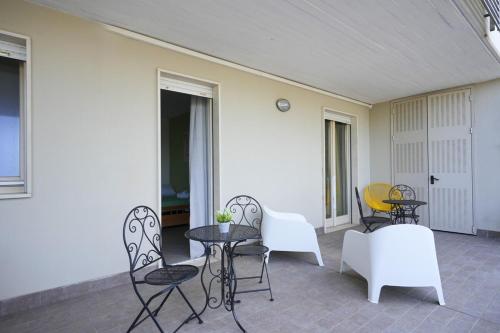 SkyGate Green Airport Terrace Suite near Bari Karol Wojtyła Airport