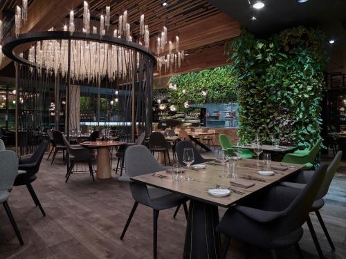 Restaurante, Theatre Hotel in Hodolany