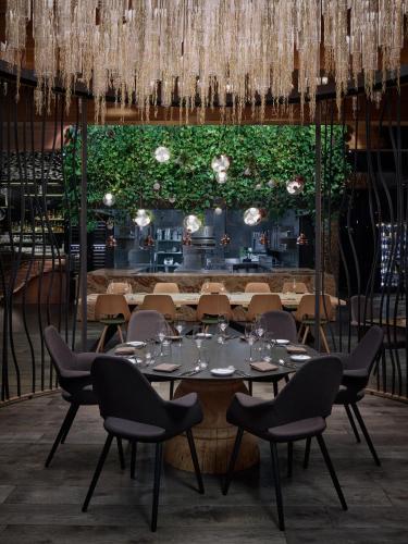 Restaurante, Theatre Hotel in Hodolany