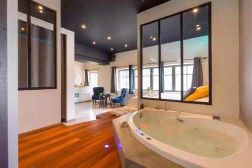 Balneo Suite Arquebuse Love appart au coeur de Dijon - Location saisonnière - Dijon