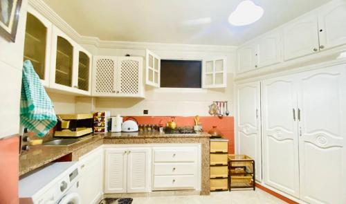 Charment appartement Au centre ville, internet Fibre, canal plus, chaînes internationales (Charment appartement Au centre ville, internet Fibre, canal plus, chaines internationales) in 엘 마시라