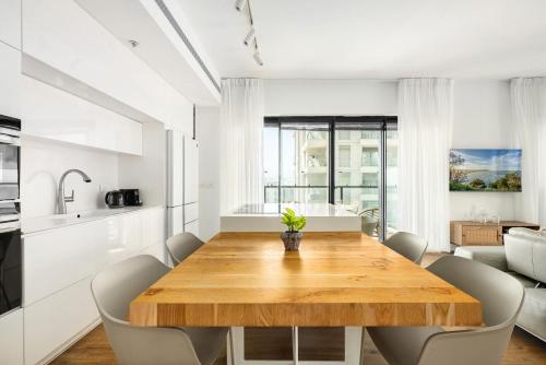 O&O Group- Stylish 3BR Family Retreat in Bat Yam