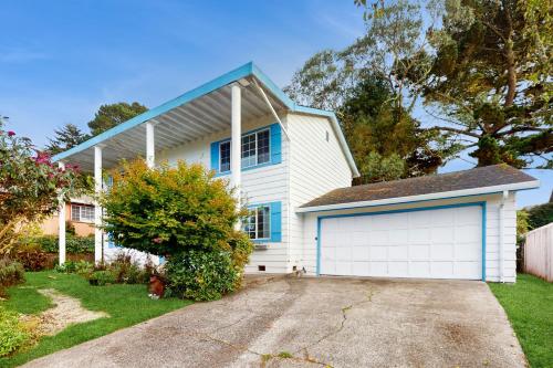 Eureka Charmer in Humboldt Hill