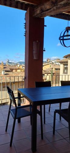 Балкон, FeelhomeVIC. Ático con terraza en centro histórico (FeelhomeVIC. Atico con terraza en centro historico) in Вік