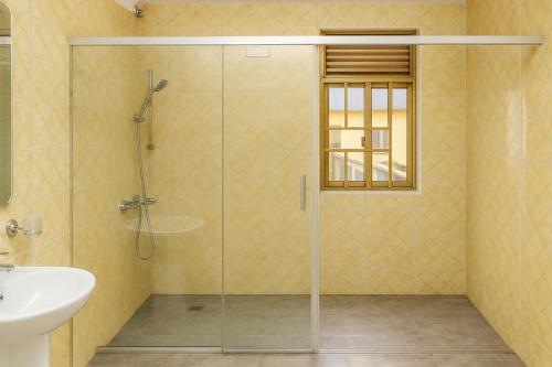 House - Sleeps 12 - Garden - Parking - Pets Ok, Kigali (fotografie 3)