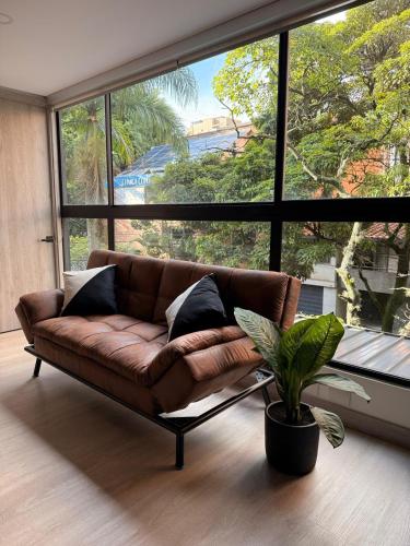 Kyux Studios 2 Queen Bedrooms Apt in Laureless