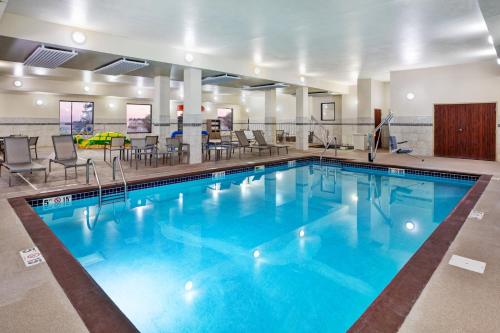 Holiday Inn Express & Suites Sioux Falls Southwest By IHG - 수영장