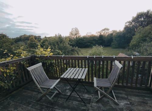 Ferienwohnung im Atelierhaus auf dem Künstlerhof (Ferienwohnung im Atelierhaus auf dem Kunstlerhof) in 布賴丁