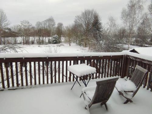 Ferienwohnung im Atelierhaus auf dem Künstlerhof (Ferienwohnung im Atelierhaus auf dem Kunstlerhof) in 布賴丁
