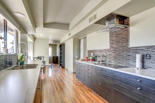 Dog-Friendly Family Home in Glendale Suburbs! in ซันซิตี้