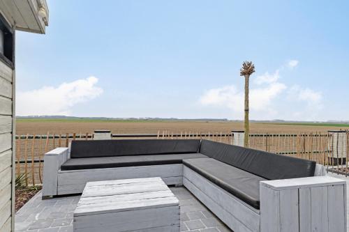 Graafjansdijk B Vakantiehuis met 3 slaapkamers net over de Belgische grens in แตนูเซ็น