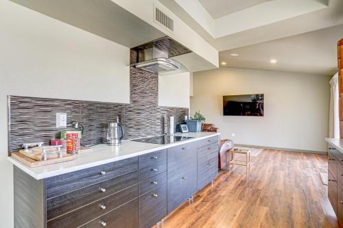 Dog-Friendly Family Home in Glendale Suburbs! in ซันซิตี้