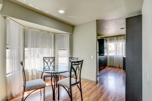 Dog-Friendly Family Home in Glendale Suburbs! in ซันซิตี้