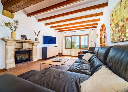 ห้องส่วนกลางสำหรับนั่งเล่น/ดูทีวี, Villa Llamedos Montgo Javea by Rock Rentals in มอนต์โก เด โตสกามาร์
