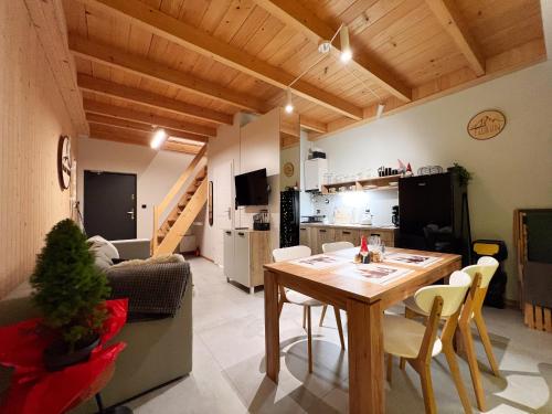 2 bedrooms, 4 beds