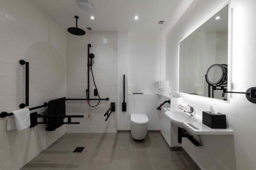 room detail thumbnail 2